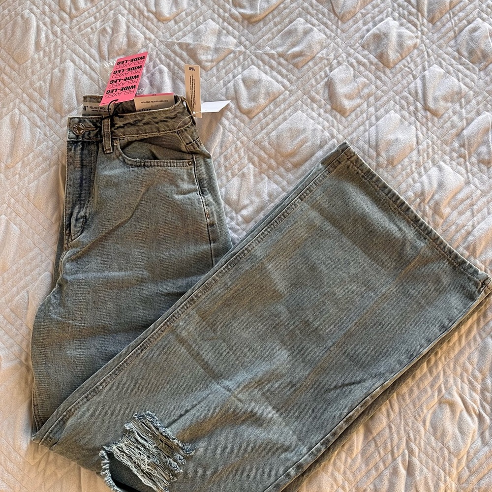 Levi's Light Wash Distressed Jeans